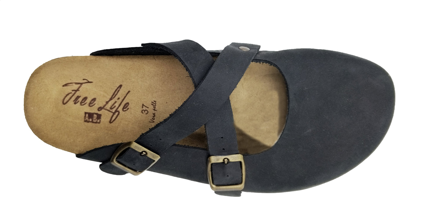 Women's closed leather sabot with crossed straps