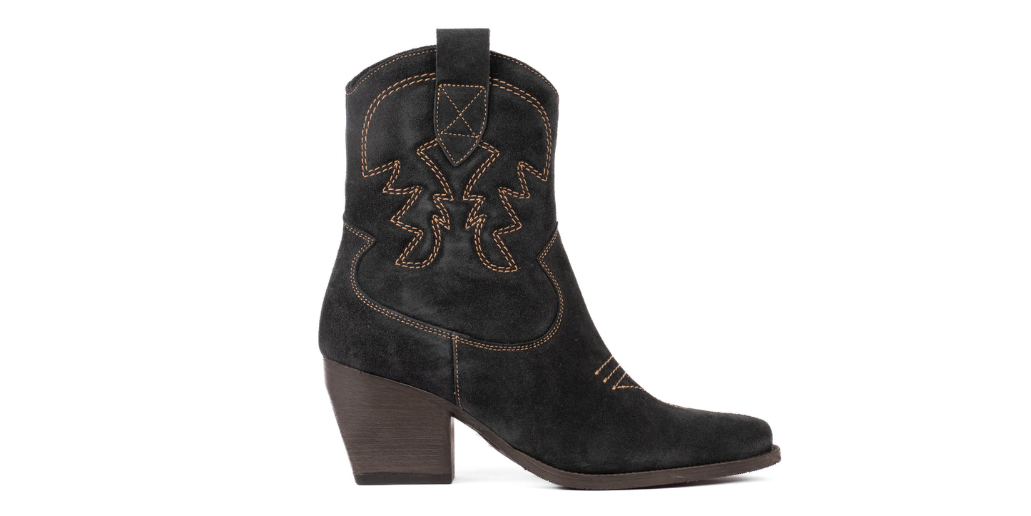Ankle boot texani ricamati in pelle scamosciata