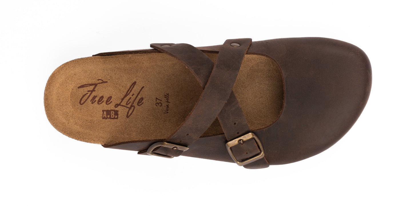 Women's closed leather sabot with crossed straps