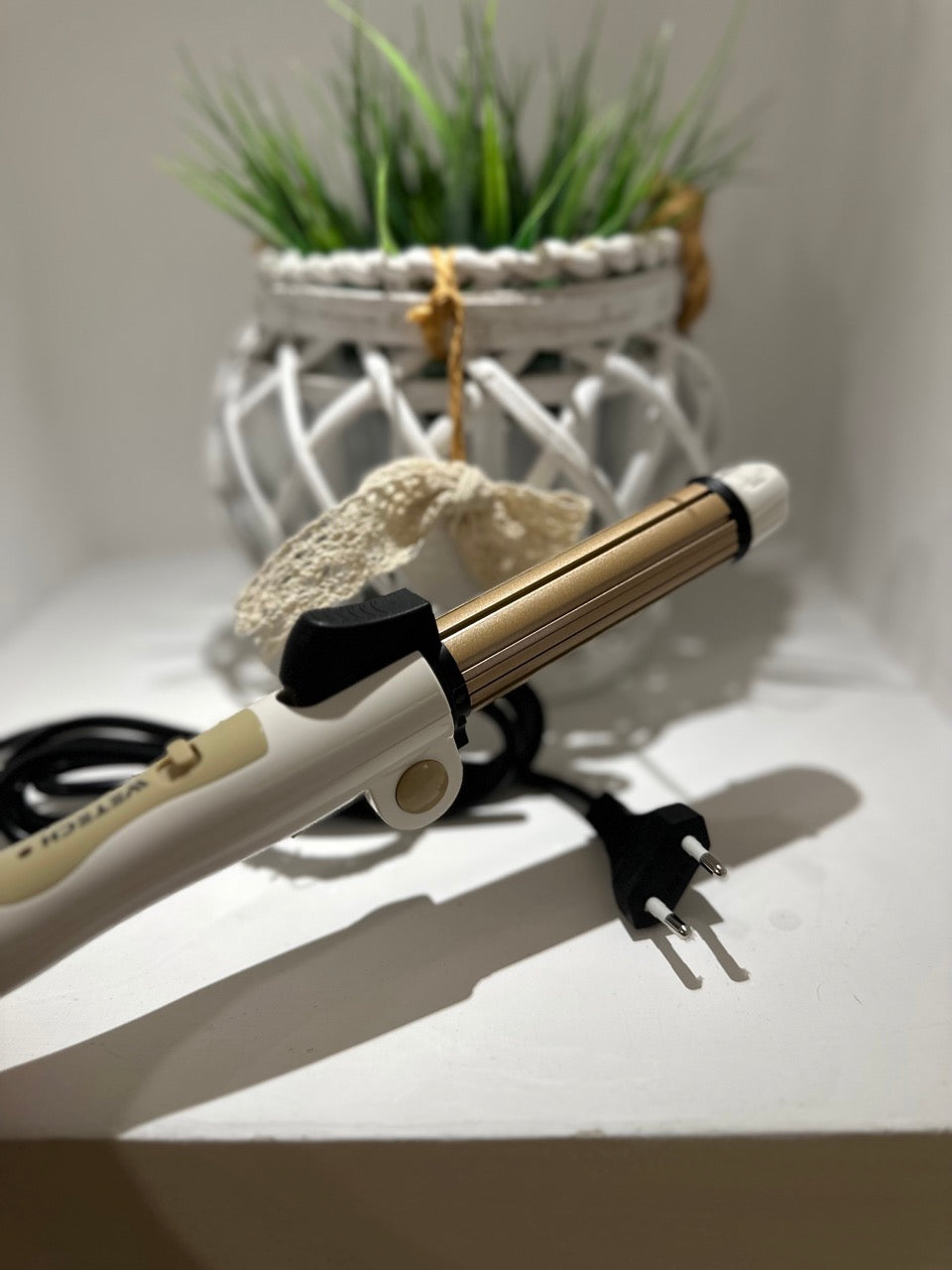 StyleStream – Mini Piastra Portatile per Capelli Lisci e Perfetti