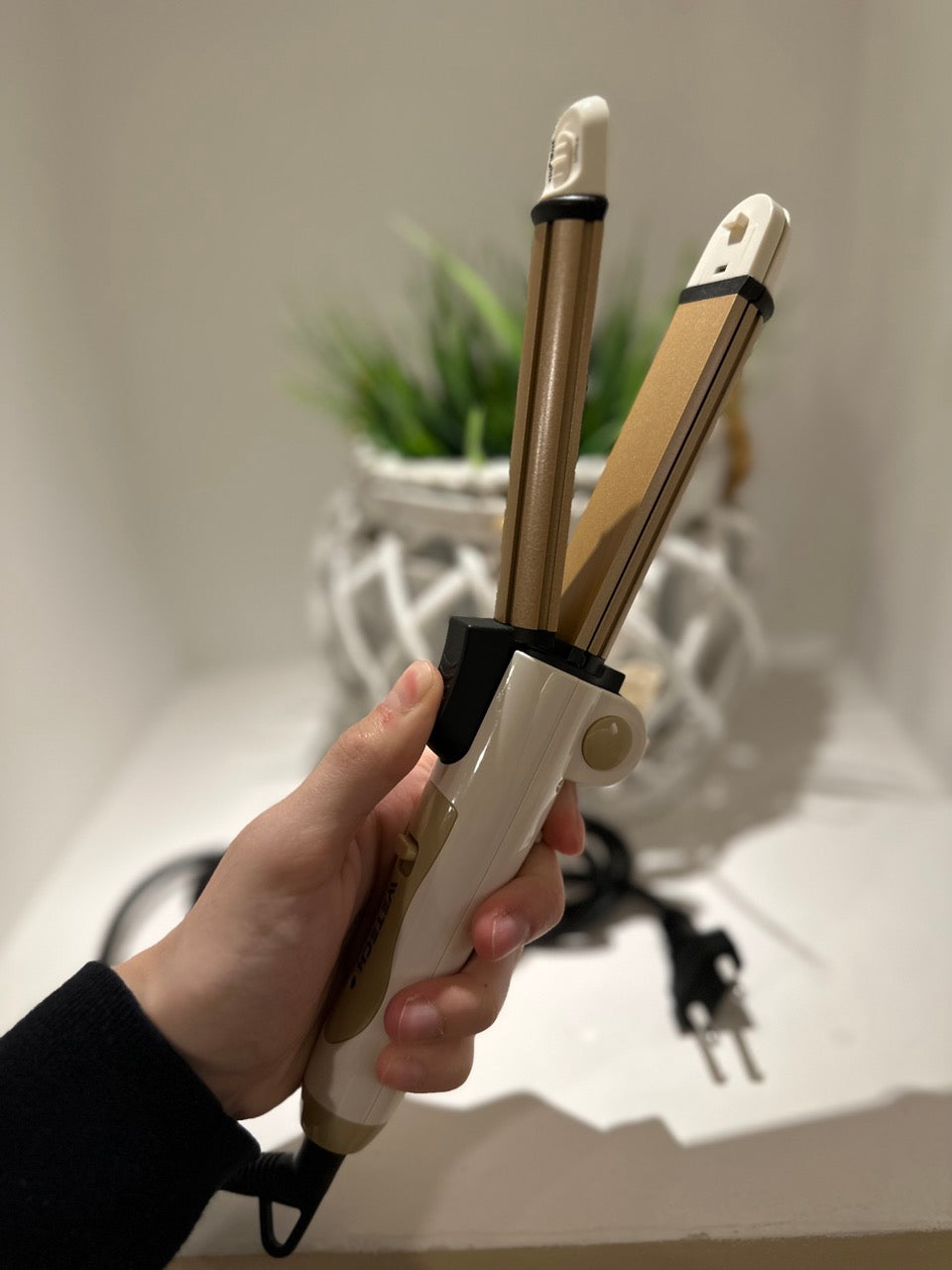 StyleStream – Mini Piastra Portatile per Capelli Lisci e Perfetti